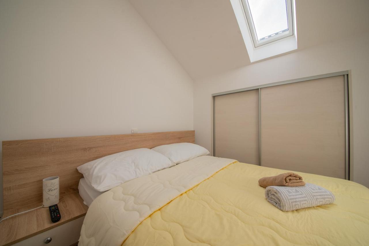 Apartman Eva Vrsi Esterno foto