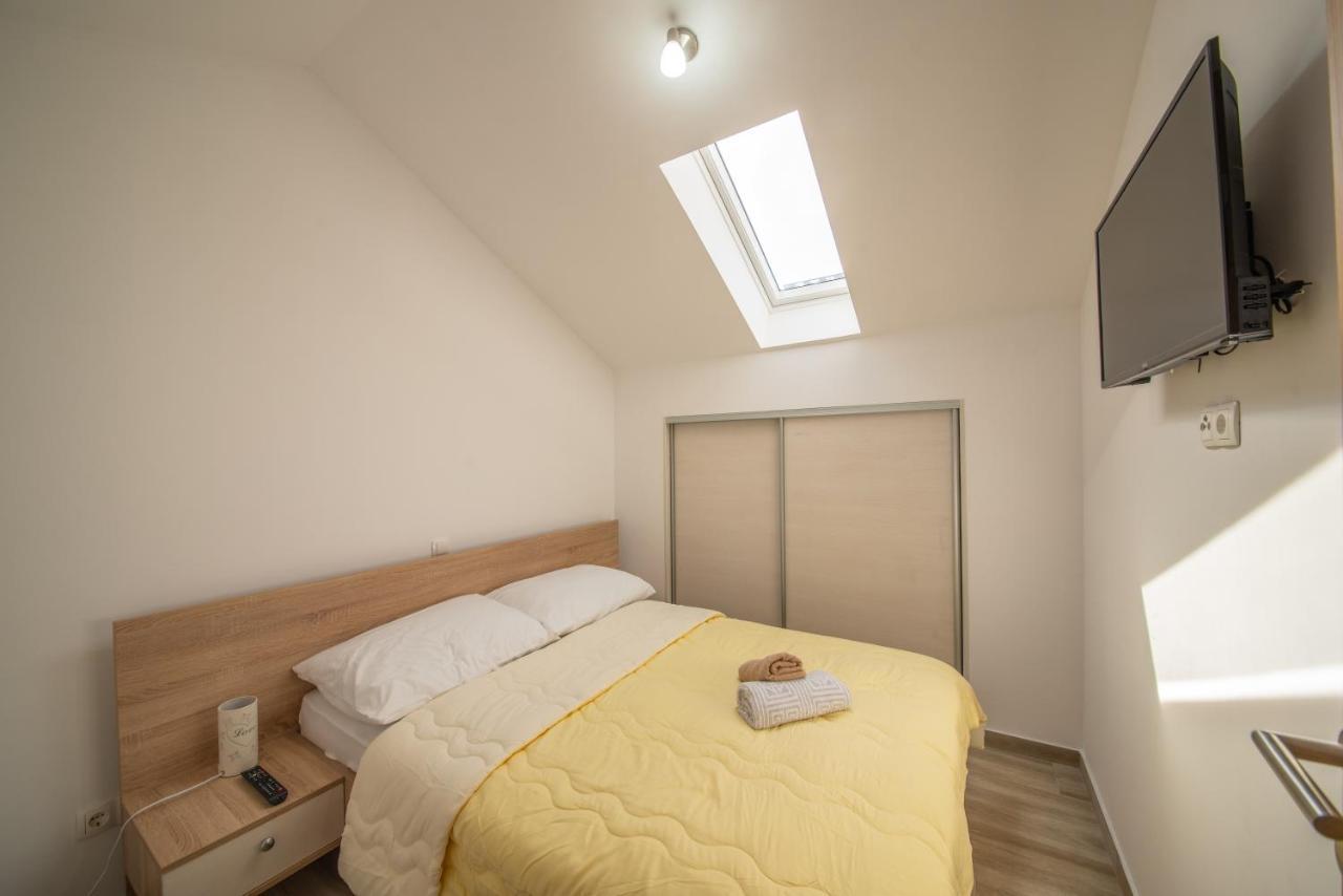 Apartman Eva Vrsi Esterno foto