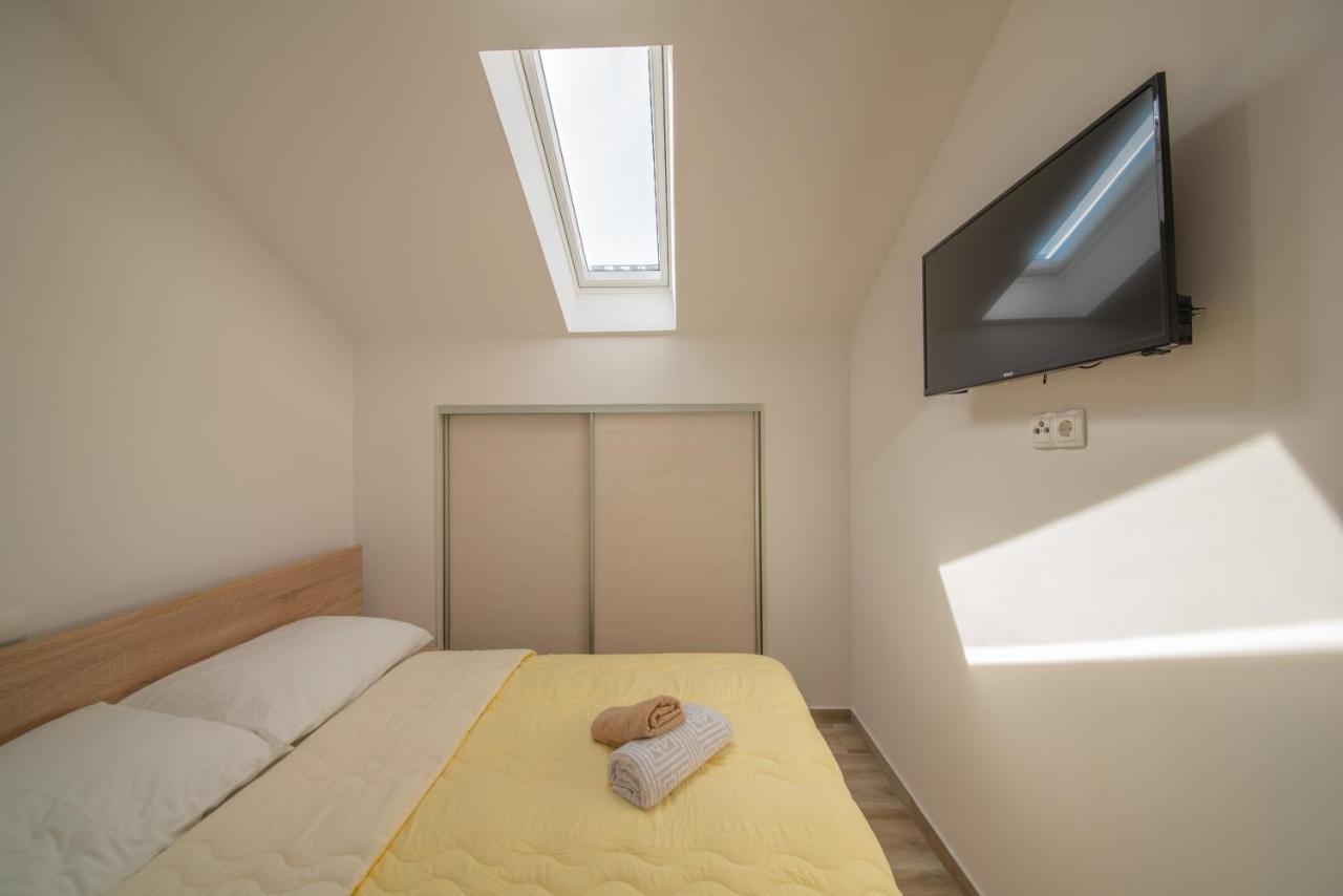 Apartman Eva Vrsi Esterno foto