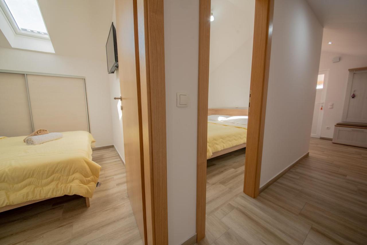 Apartman Eva Vrsi Esterno foto