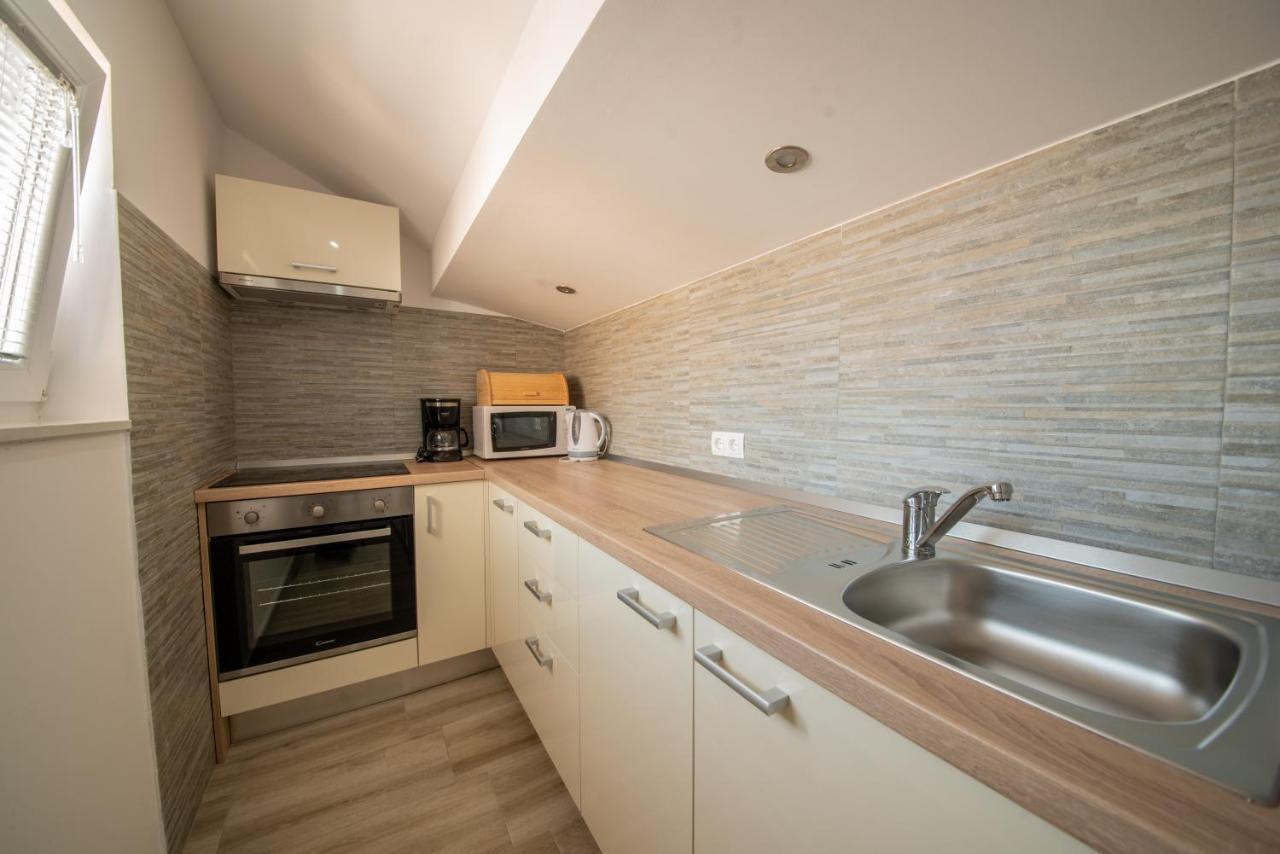 Apartman Eva Vrsi Esterno foto