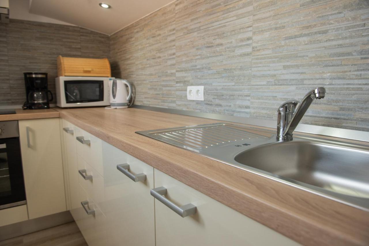Apartman Eva Vrsi Esterno foto