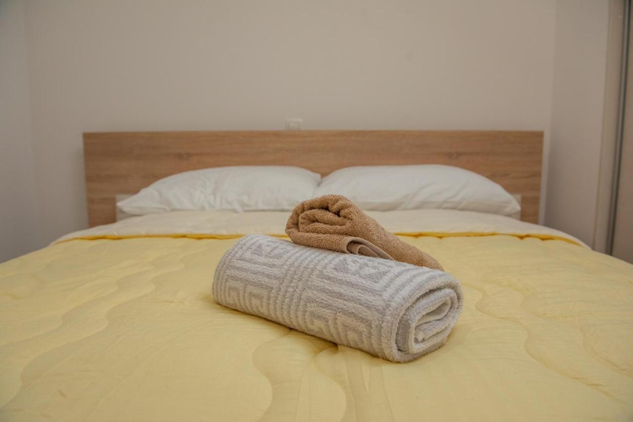 Apartman Eva Vrsi Esterno foto