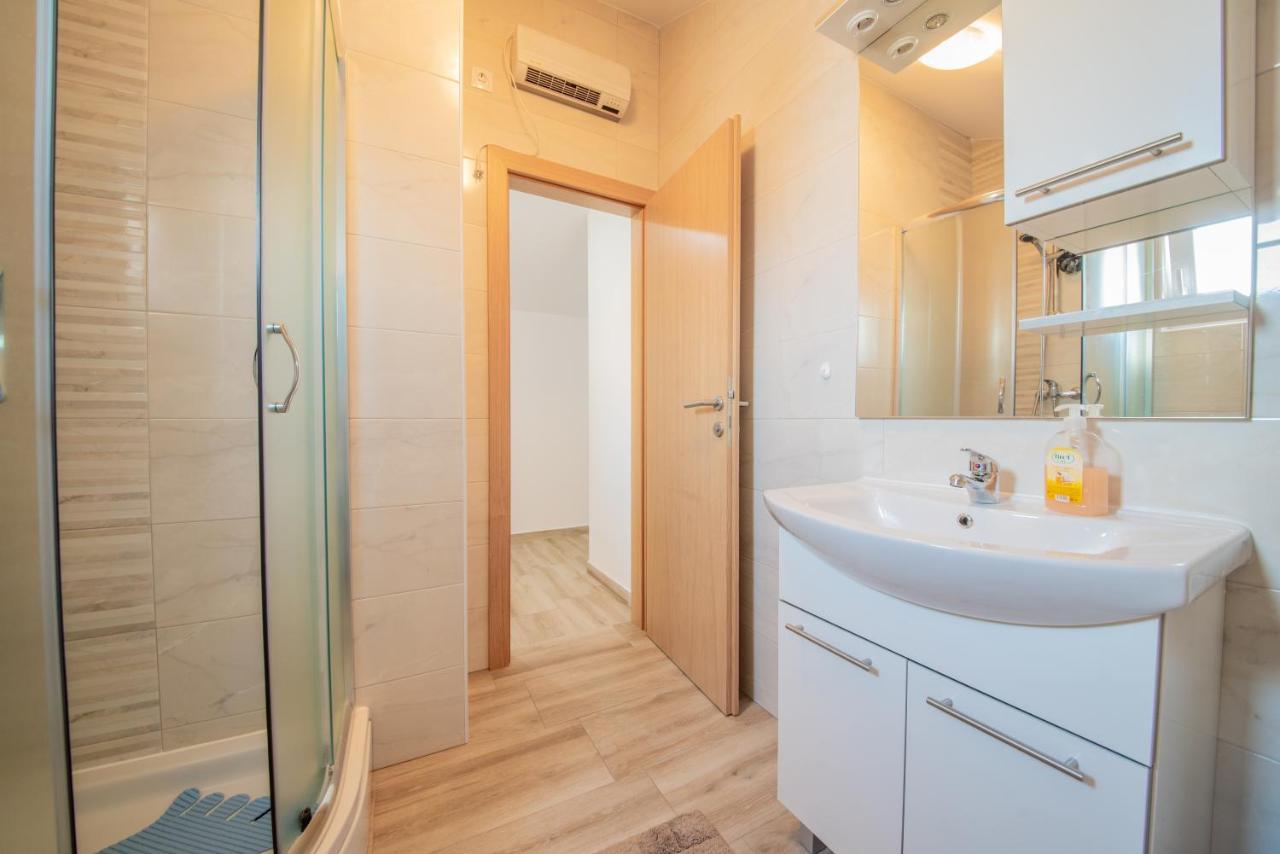 Apartman Eva Vrsi Esterno foto