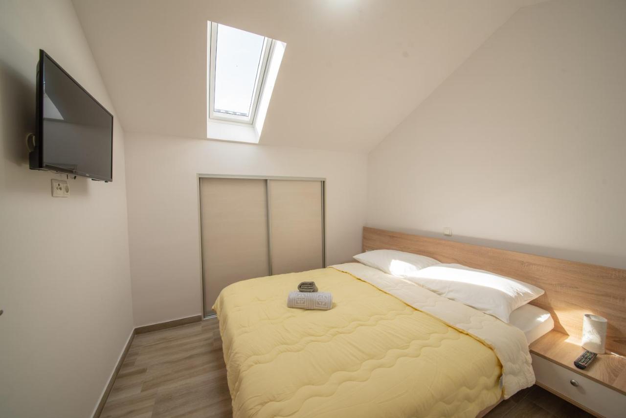 Apartman Eva Vrsi Esterno foto