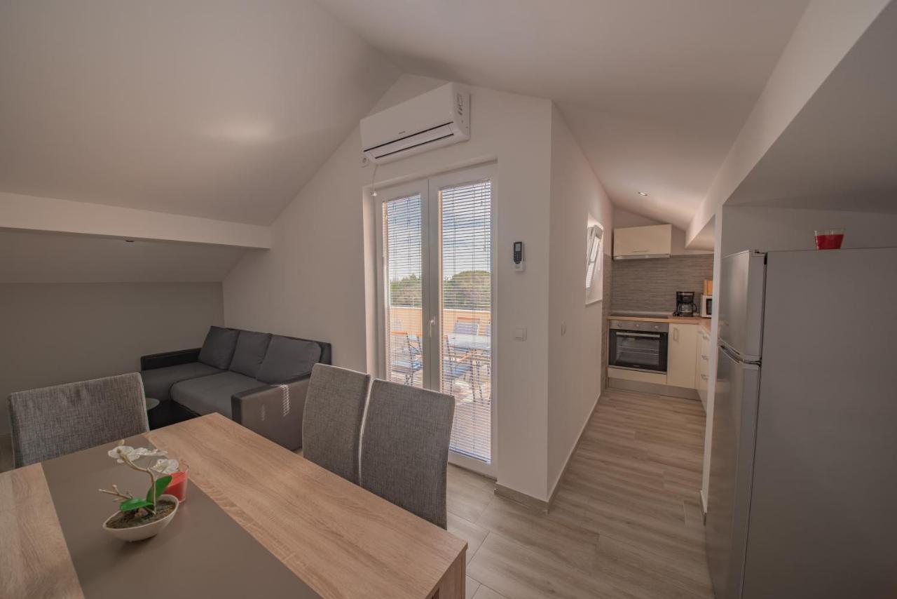 Apartman Eva Vrsi Esterno foto